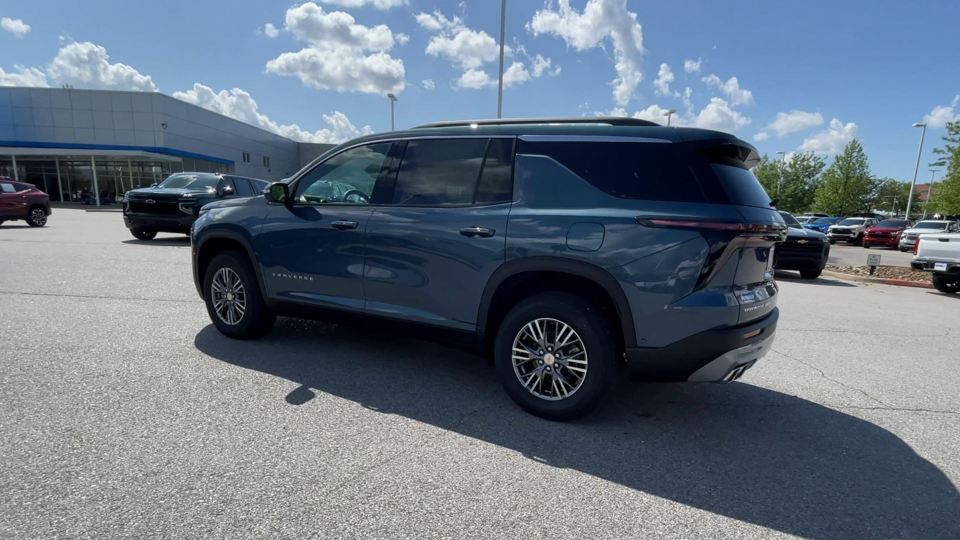 2025 Chevrolet Traverse LT