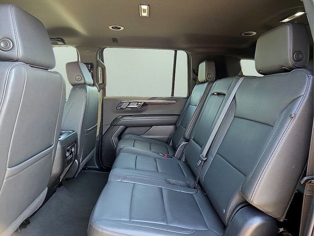 2025 Chevrolet Suburban LT