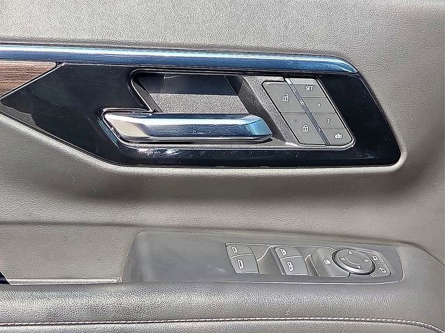 2025 Chevrolet Suburban LT