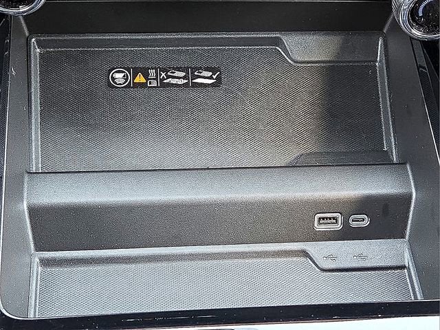 2025 Chevrolet Suburban LT