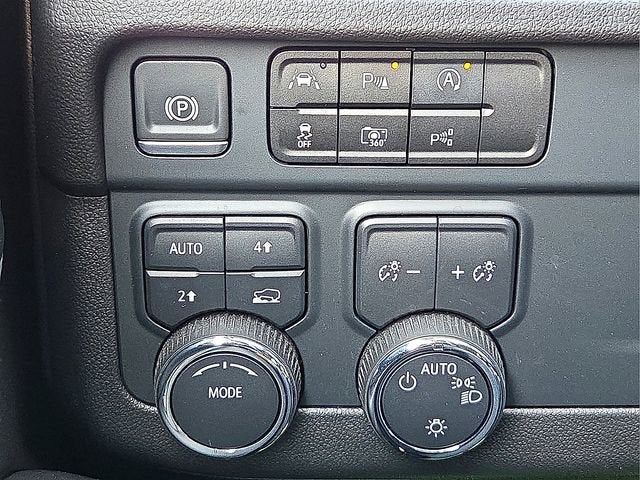 2025 Chevrolet Suburban LT